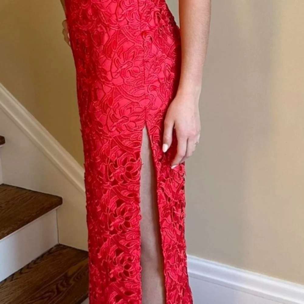 Aidan by Aidan Mattox red lace dress Size 12 - Picture 5 of 7